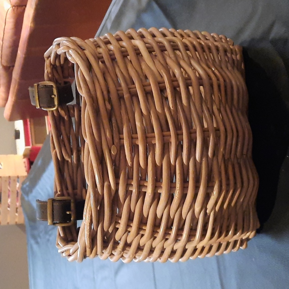Wicker bicycle basket